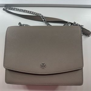 emerson flap adjustable shoulder bag tory burch (78604-1120)